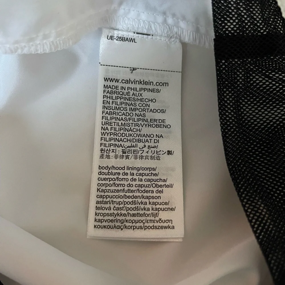 NWOT (New Without Tag) CALVIN KLEIN Hoodie